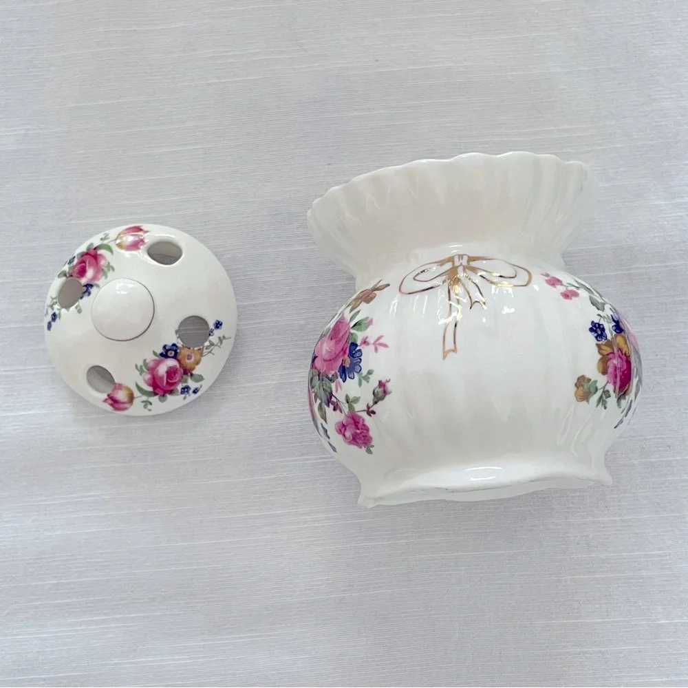 Rare Vintage~ DALIN~Fine Bone China/Porcelain Scallop Trinket Box/ Dish